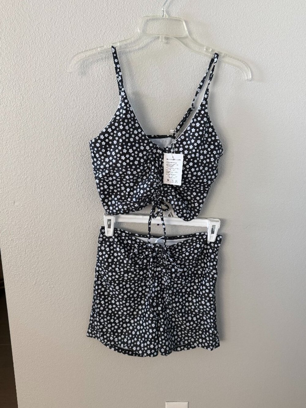 NWT Floral Two-Piece Swimsuit Set Black White Daisy Print Size Large (Fits M)